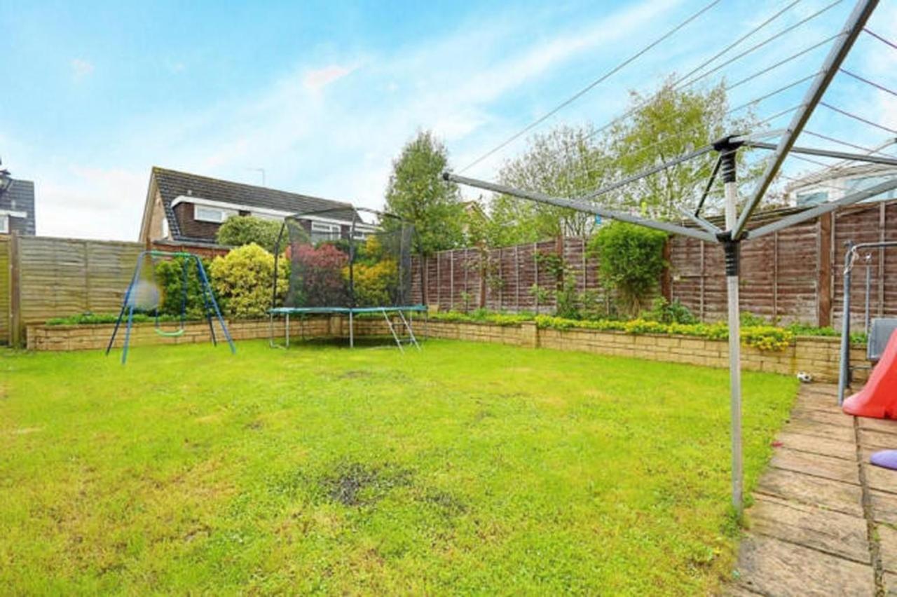Beautiful House In Ruislip Hotel Northwood  ภายนอก รูปภาพ