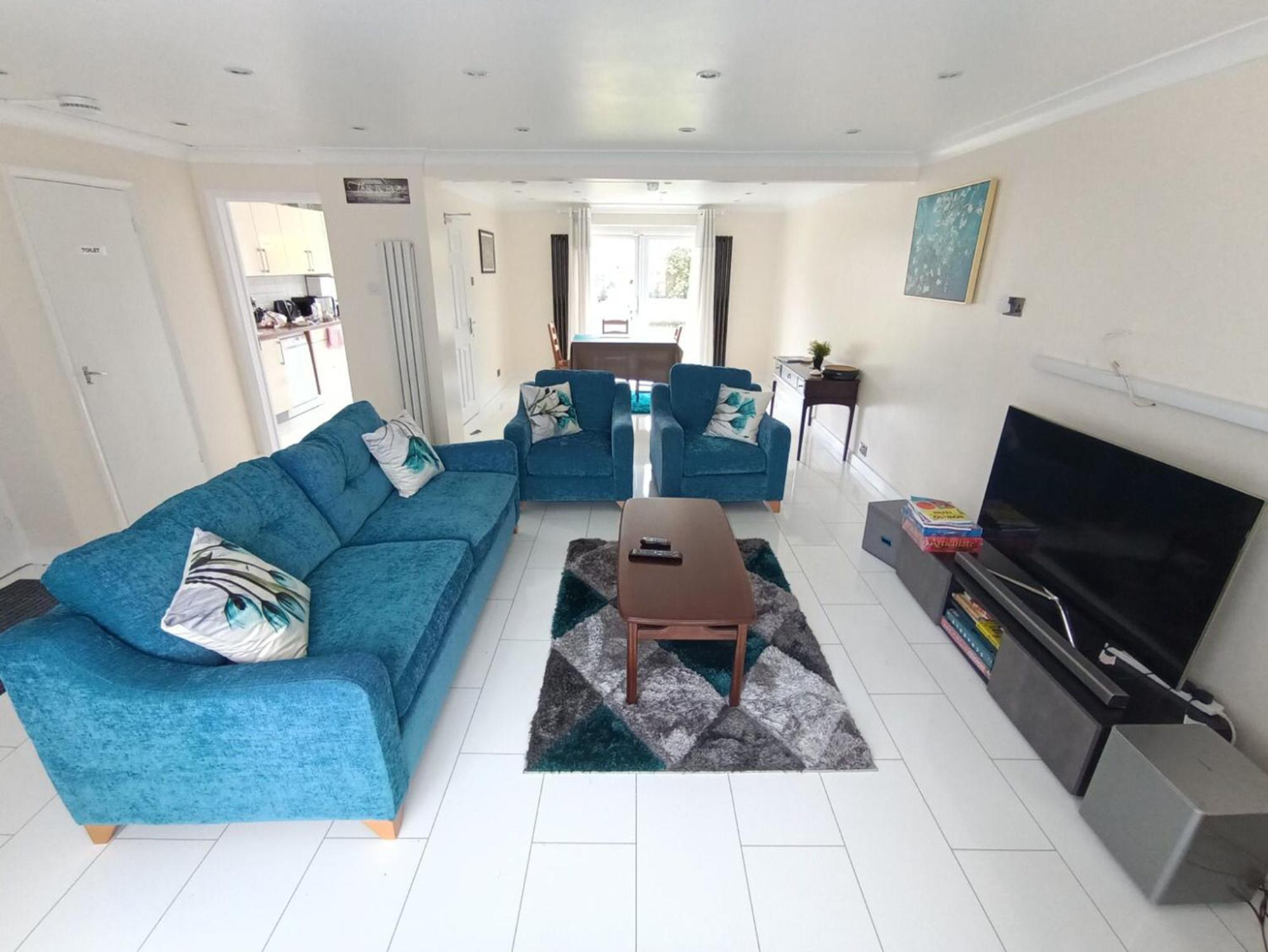 Beautiful House In Ruislip Hotel Northwood  ภายนอก รูปภาพ
